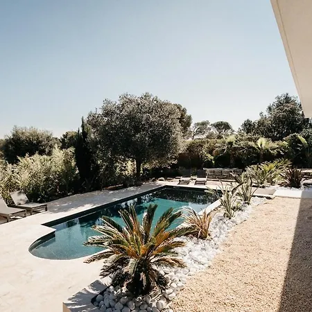 Villa Spacious With Pool Close To The Beaches *