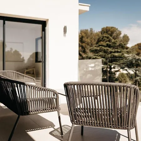 Spacious With Pool Close To The Beaches Villa