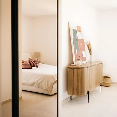 Spacious With Pool Close To The Beaches Villa