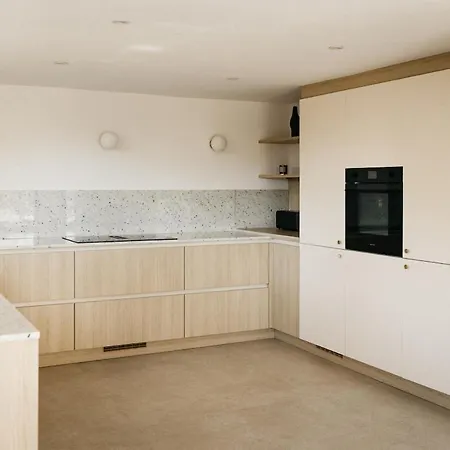 Villa Spacious With Pool Close To The Beaches