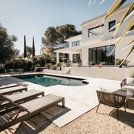 Villa Spacious With Pool Close To The Beaches *